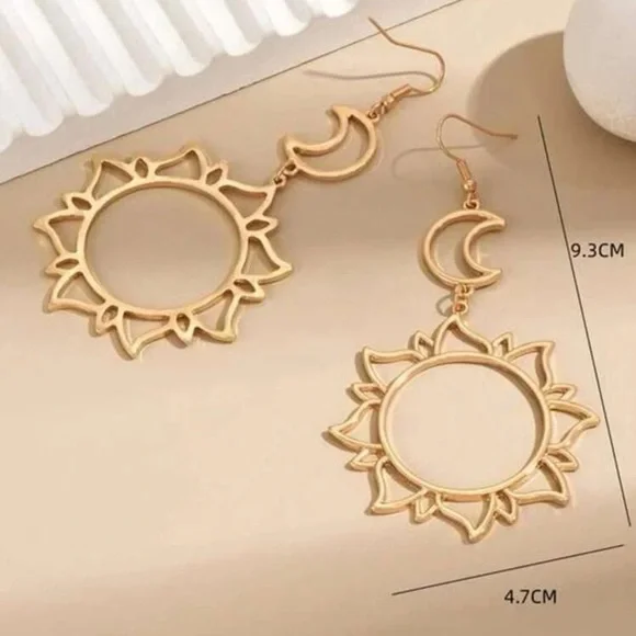 2/$10 NEW! Sun And Moon Drop Earrings Cute Dainty Celestial Fashion - Picture 4 of 4